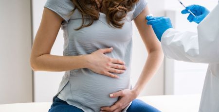 Προσπαθώ να μείνω έγκυος… Μπορώ να εμβολιαστώ για COVID-19;